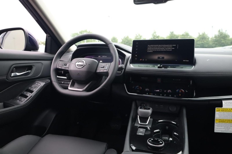 Nissan Rogue Vehicle Image 14