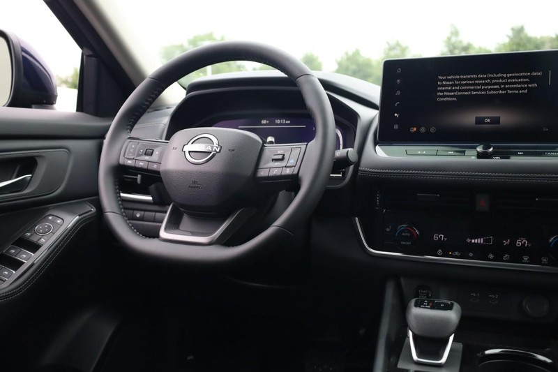 Nissan Rogue Vehicle Image 15