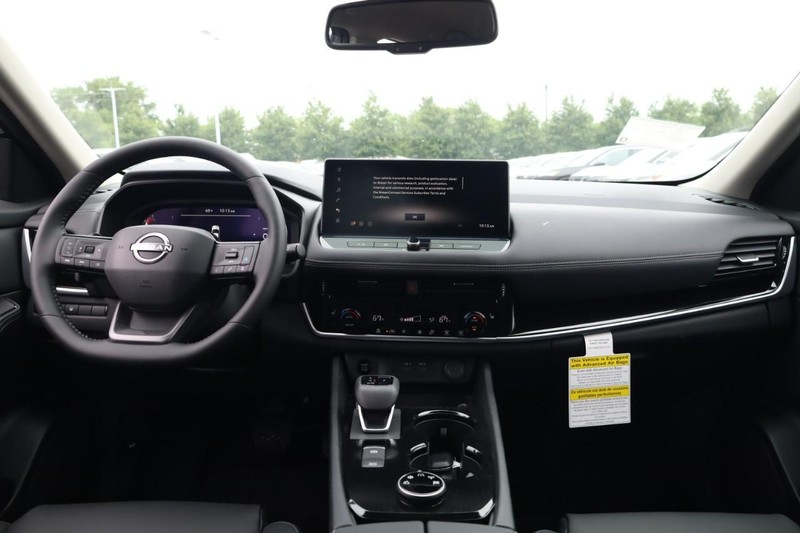 Nissan Rogue Vehicle Image 16