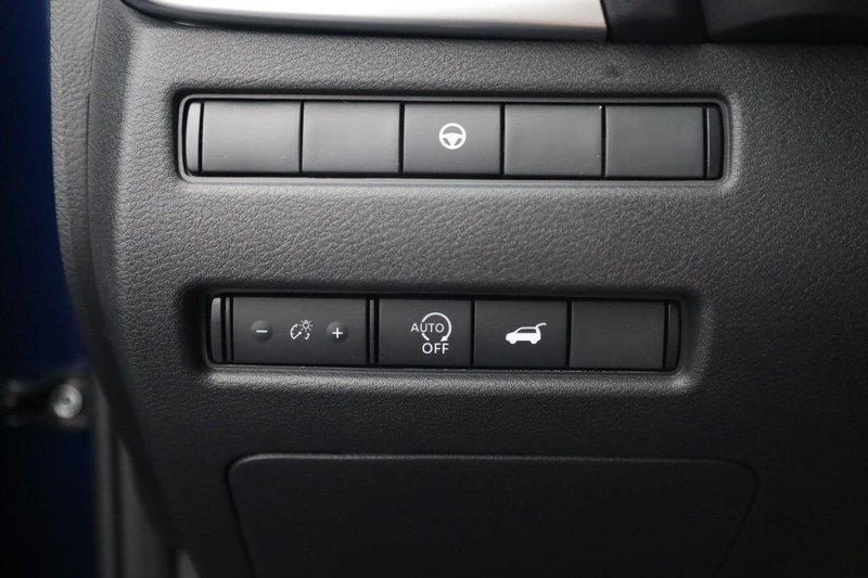 Nissan Rogue Vehicle Image 25
