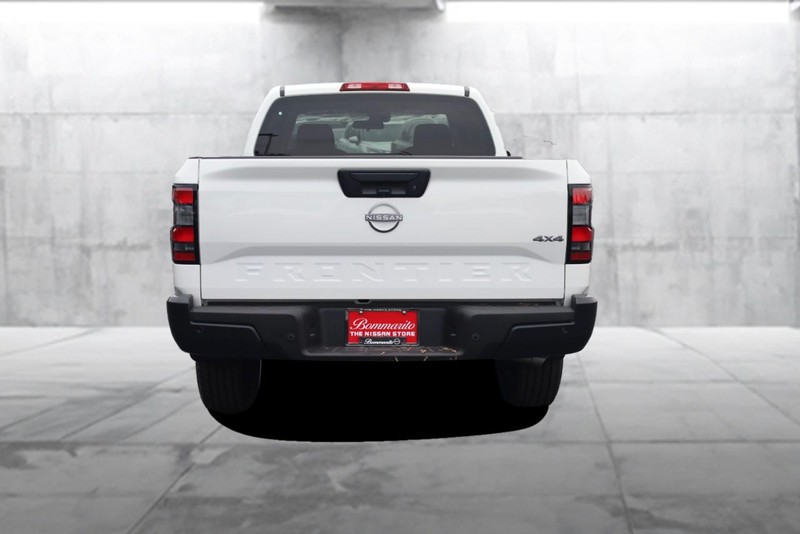 Nissan Frontier Vehicle Image 06