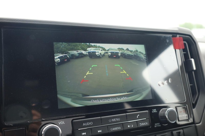 Nissan Frontier Vehicle Image 11