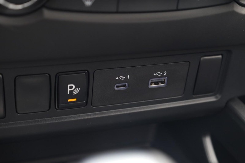 Nissan Frontier Vehicle Image 14
