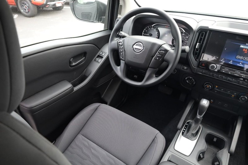 Nissan Frontier Vehicle Image 22