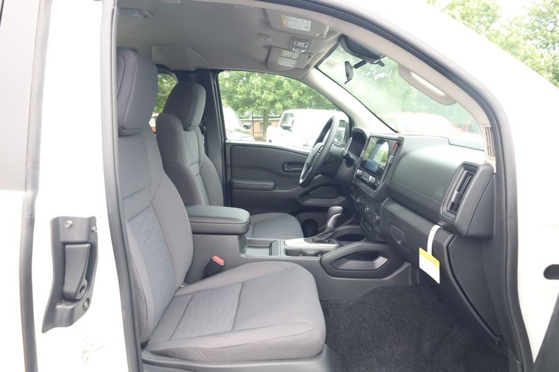 Nissan Frontier Vehicle Image 23