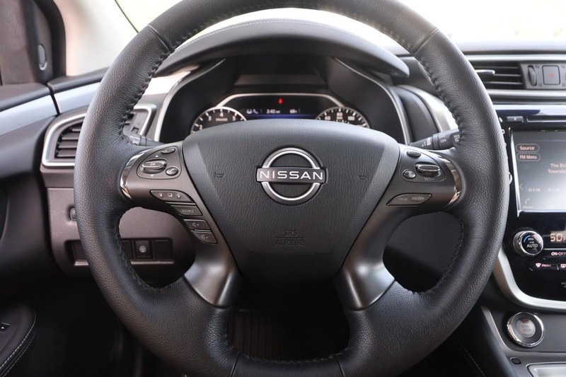 Nissan Murano Vehicle Image 10