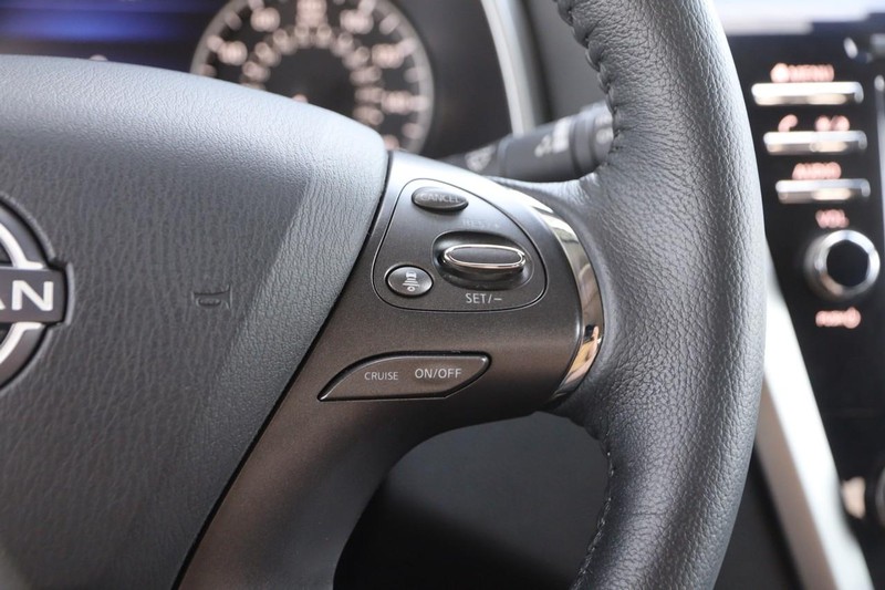 Nissan Murano Vehicle Image 12