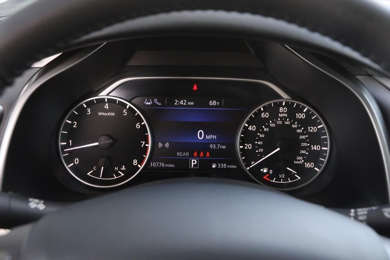 Nissan Murano Vehicle Image 13