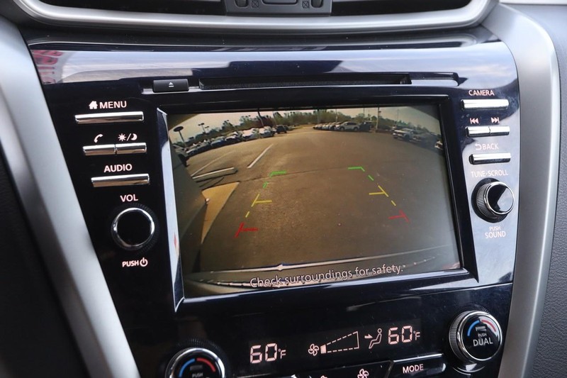 Nissan Murano Vehicle Image 15
