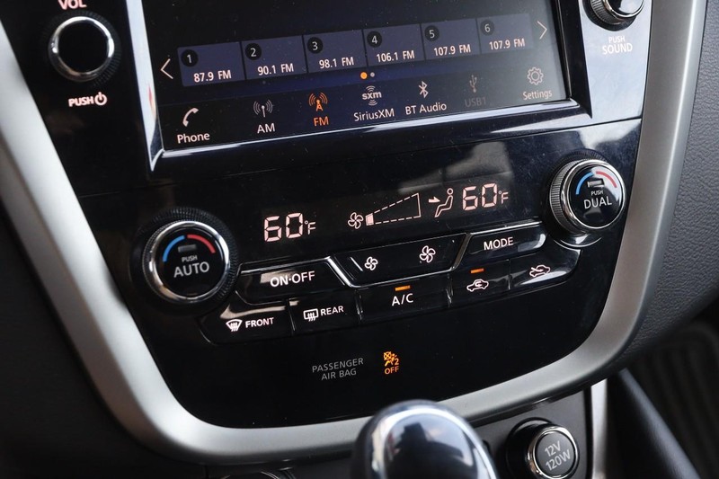Nissan Murano Vehicle Image 16