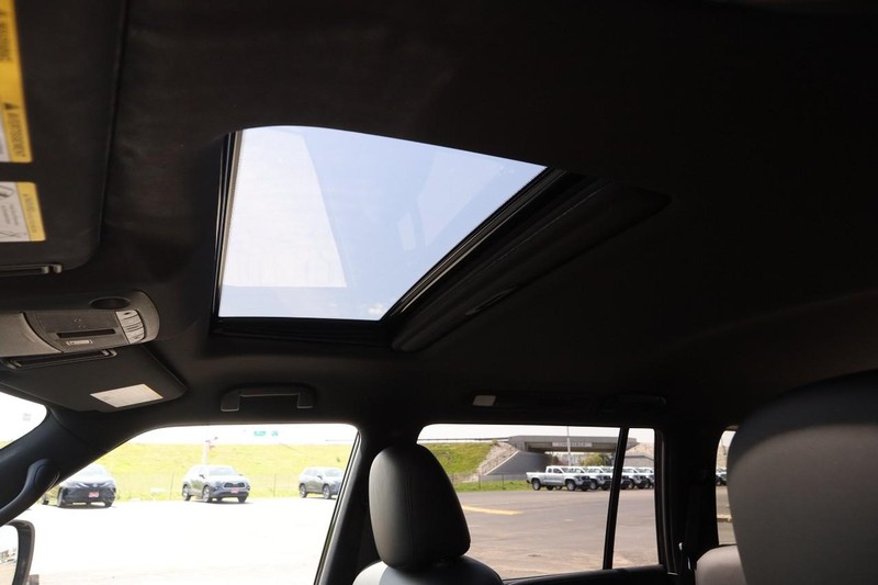 Nissan Armada Vehicle Image 09