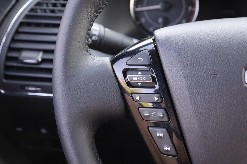 Nissan Armada Vehicle Image 14