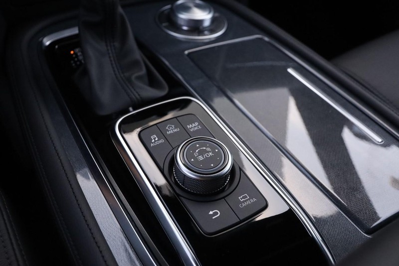 Nissan Armada Vehicle Image 21