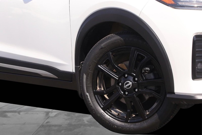 Nissan Kicks Vehicle Image 03