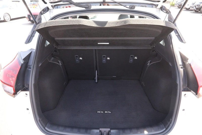 Nissan Kicks Vehicle Image 07
