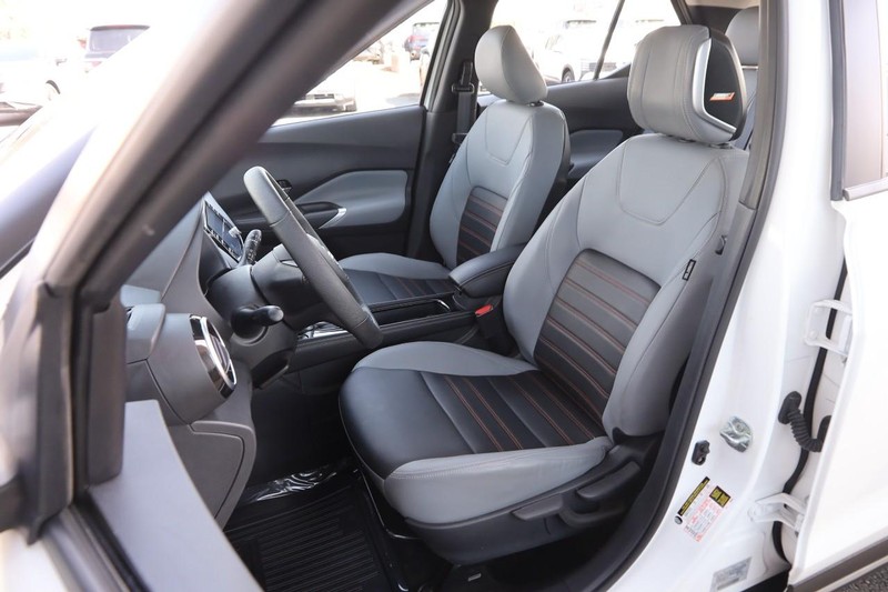 Nissan Kicks Vehicle Image 08