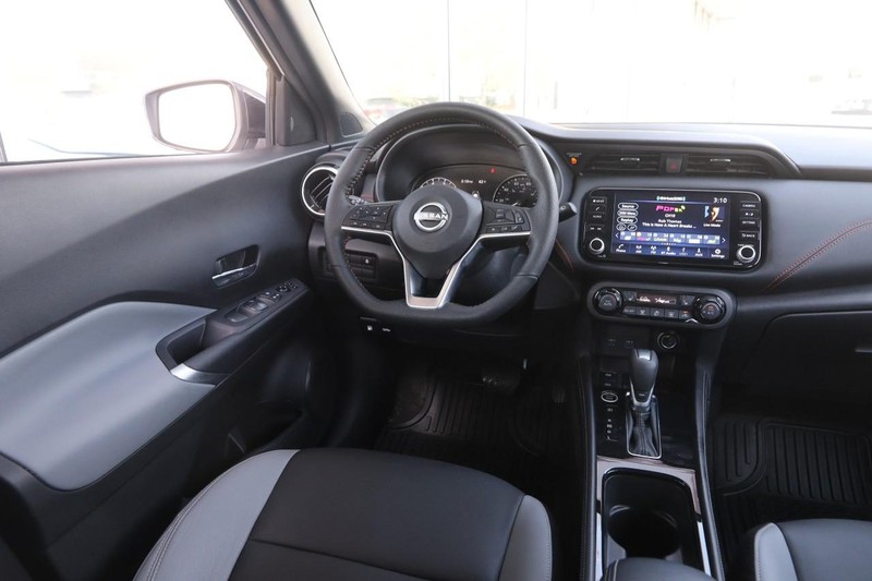 Nissan Kicks Vehicle Image 18