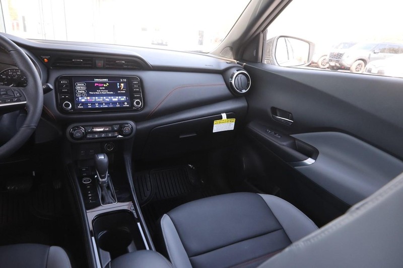 Nissan Kicks Vehicle Image 21