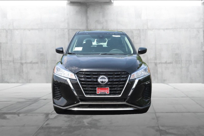 Nissan Kicks Play Vehicle Image 04
