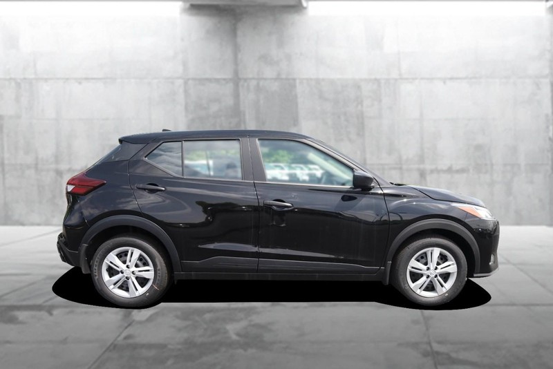 Nissan Kicks Play Vehicle Image 05