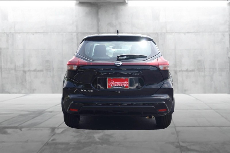 Nissan Kicks Play Vehicle Image 06