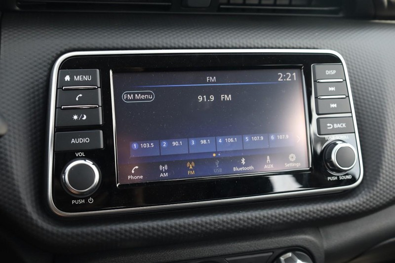 Nissan Kicks Play Vehicle Image 11