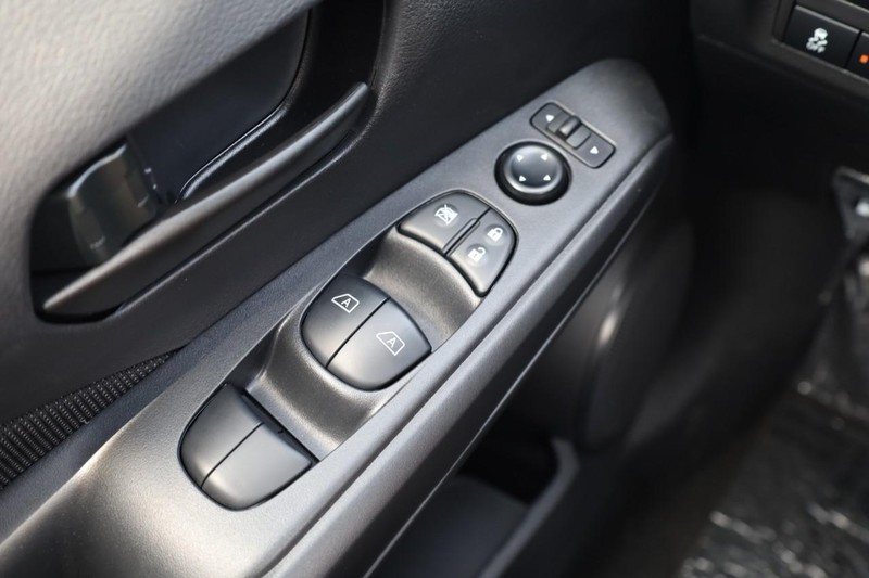 Nissan Kicks Play Vehicle Image 18