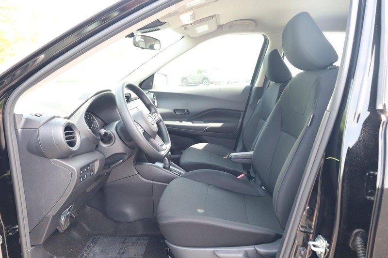 Nissan Kicks Play Vehicle Image 19