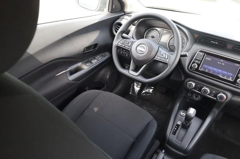 Nissan Kicks Play Vehicle Image 23
