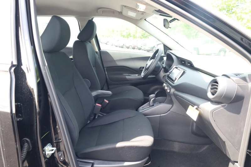 Nissan Kicks Play Vehicle Image 24