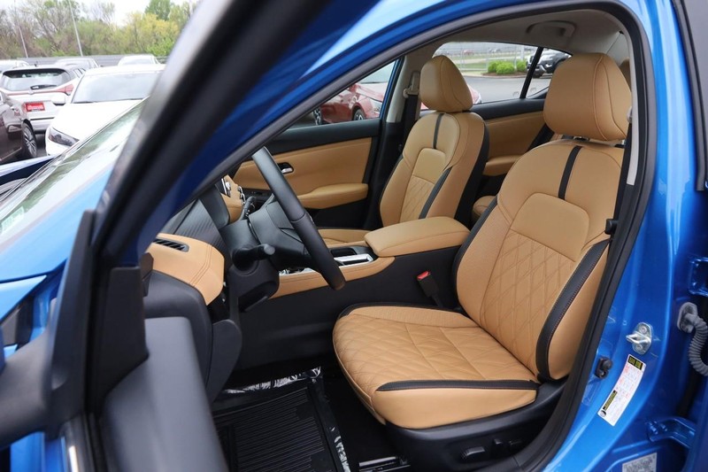 Nissan Sentra Vehicle Image 09