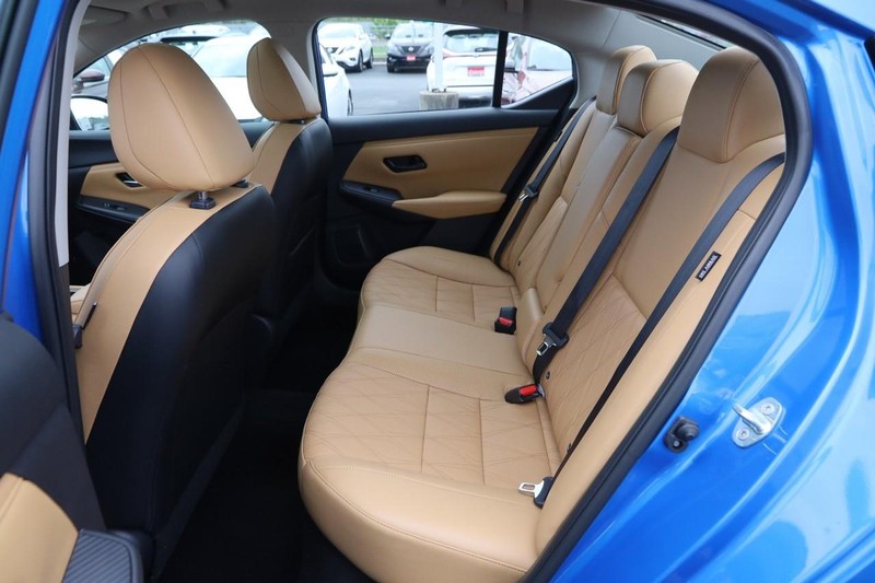 Nissan Sentra Vehicle Image 10