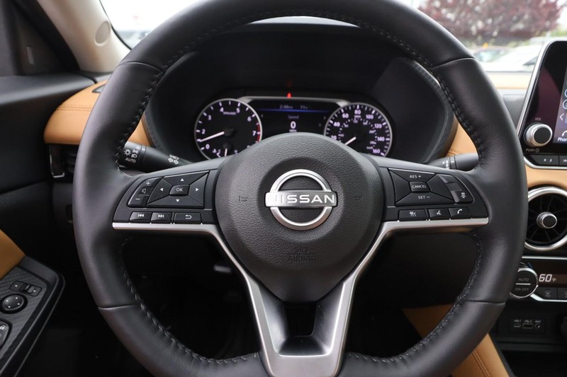 Nissan Sentra Vehicle Image 11
