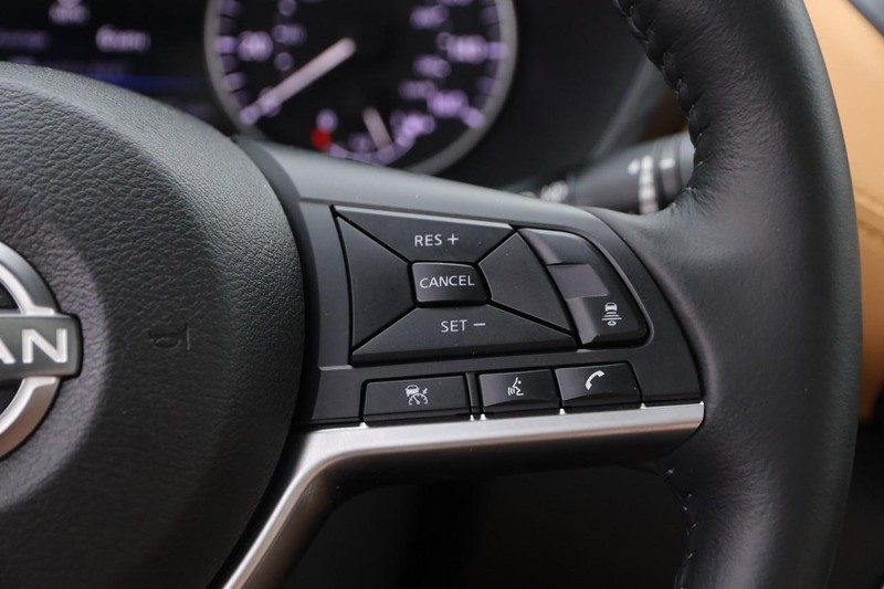 Nissan Sentra Vehicle Image 13