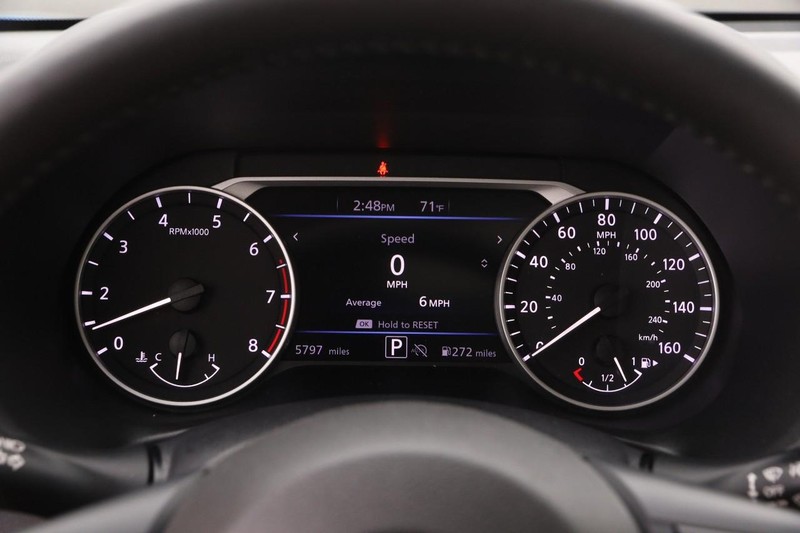 Nissan Sentra Vehicle Image 14