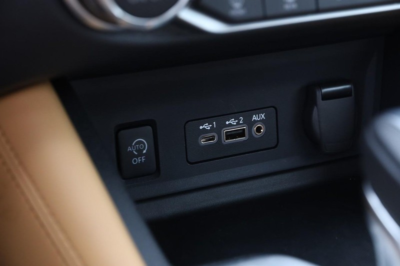Nissan Sentra Vehicle Image 19