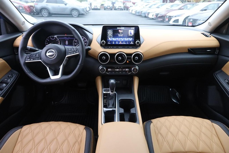 Nissan Sentra Vehicle Image 21