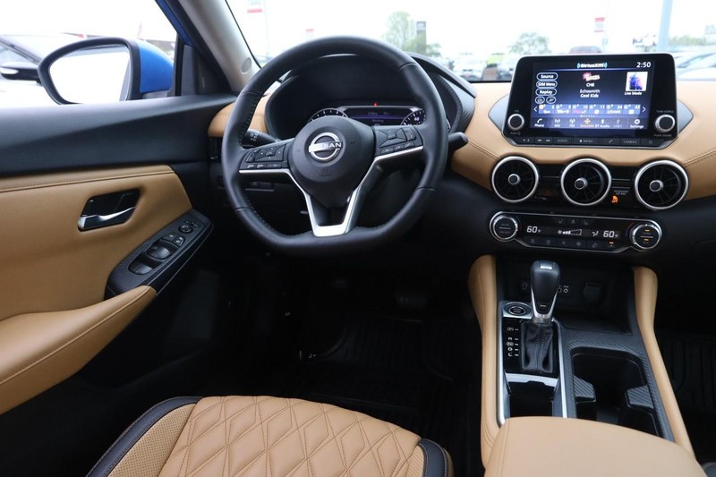 Nissan Sentra Vehicle Image 22