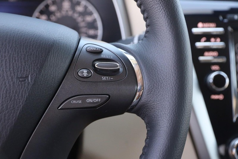 Nissan Murano Vehicle Image 12