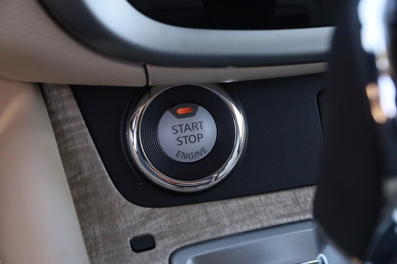 Nissan Murano Vehicle Image 14
