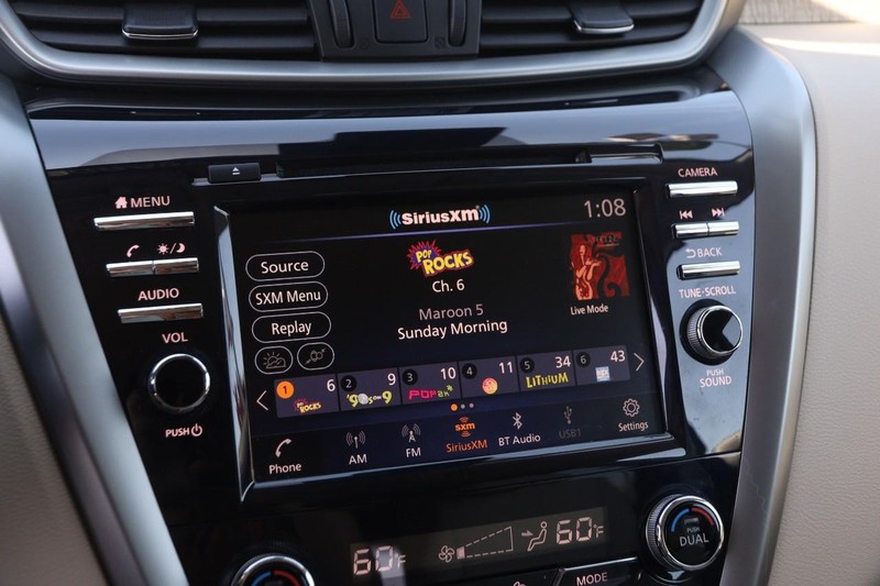 Nissan Murano Vehicle Image 15