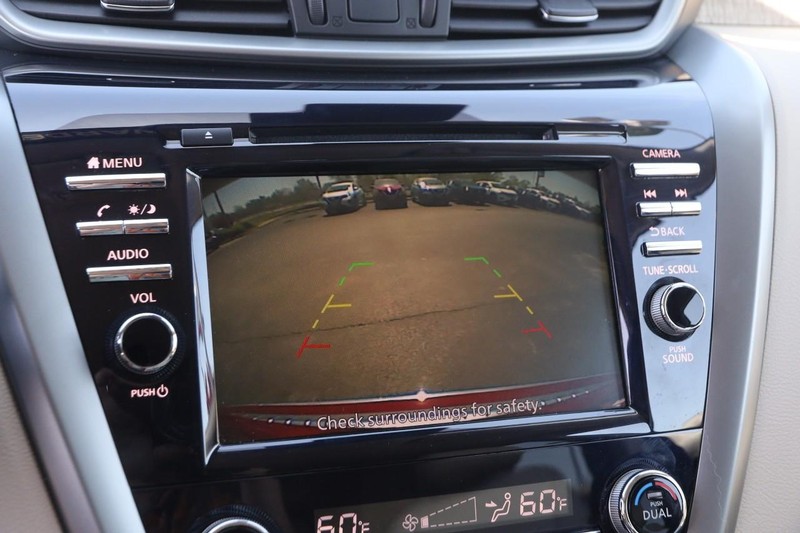 Nissan Murano Vehicle Image 16