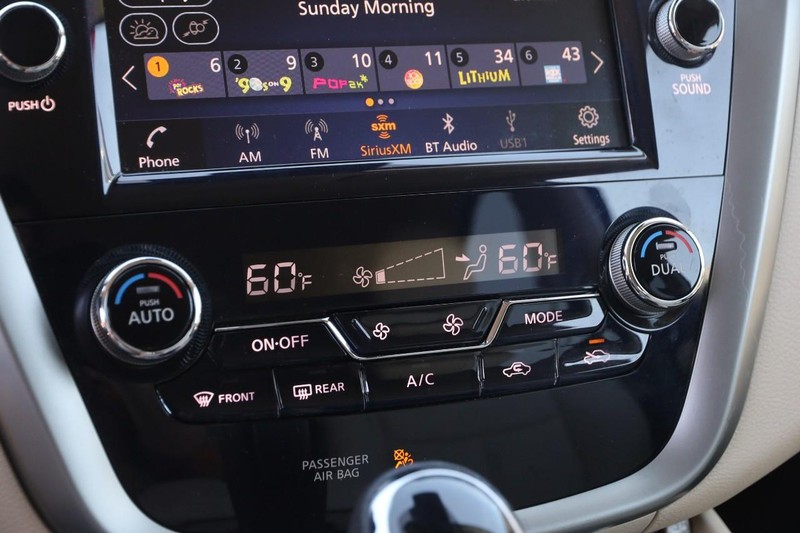 Nissan Murano Vehicle Image 17