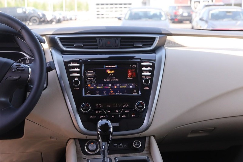 Nissan Murano Vehicle Image 22