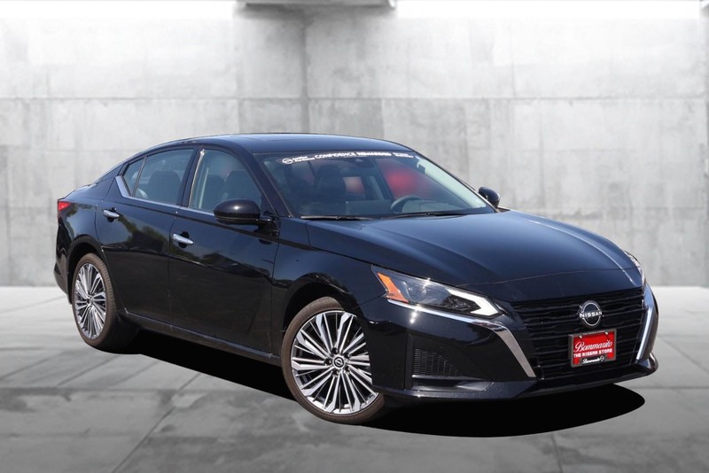 Nissan Altima Vehicle Image 02