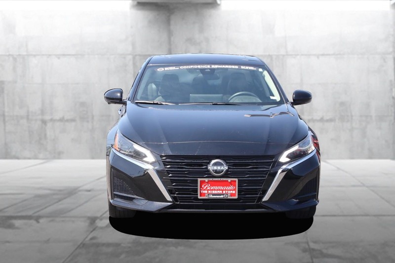Nissan Altima Vehicle Image 04