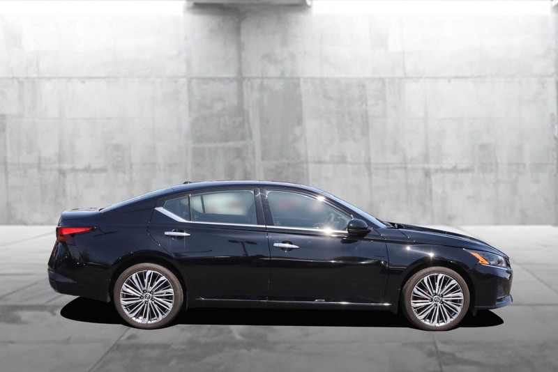 Nissan Altima Vehicle Image 05