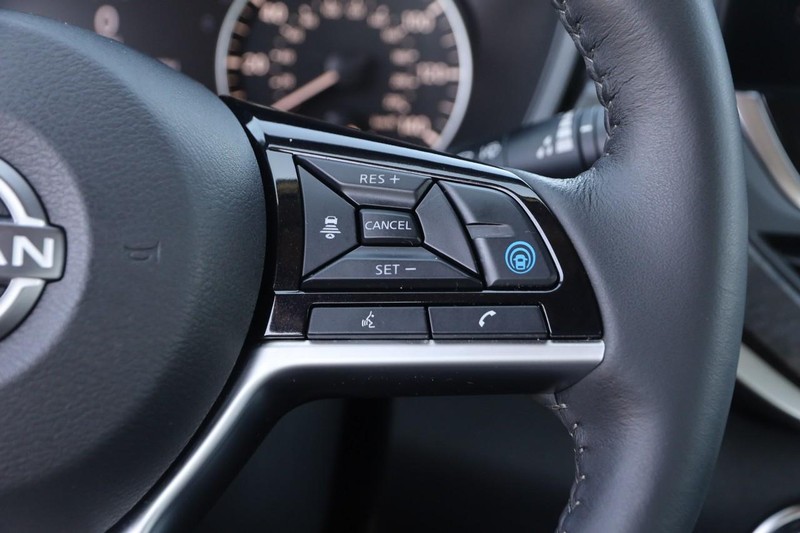 Nissan Altima Vehicle Image 13
