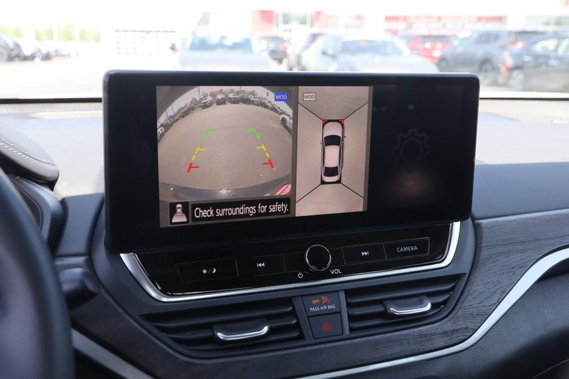 Nissan Altima Vehicle Image 17