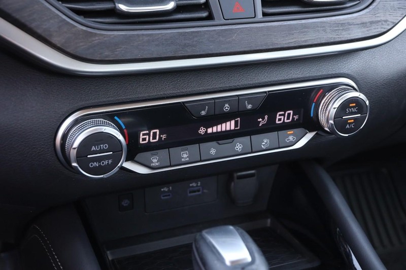 Nissan Altima Vehicle Image 18